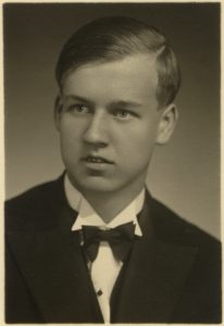 Maturitní fotografie Václava Pokorného (1937)